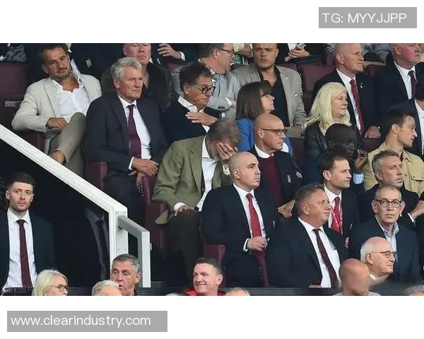 梦剧场的黑色幽默：伯恩利“礼包”背后的阿莫林奇冤，红魔复兴路上的阵痛与真相